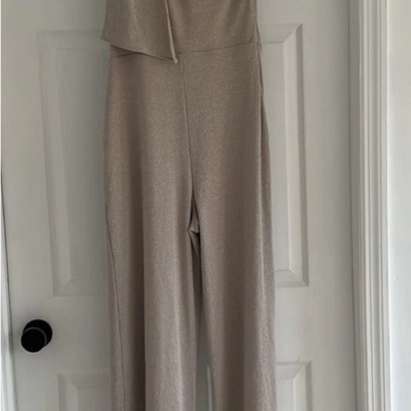 NWT Lovers and Friends Elegant Silver metallic One-Shoulder Jumpsuit - Picture 4 of 10